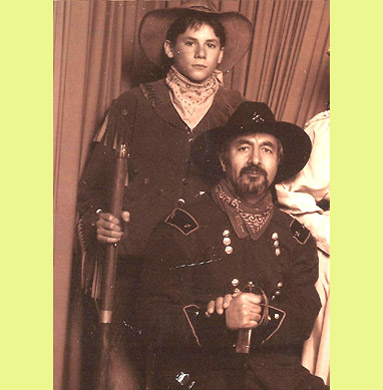 Ghazi in Schauspiel-Dress, Kampf gegen Indianer in Arizona  		  